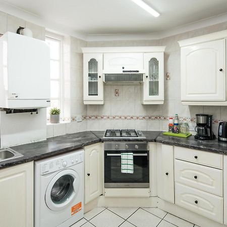 לונדון Private Double Room Shared Bathroom Near City Centre מראה חיצוני תמונה