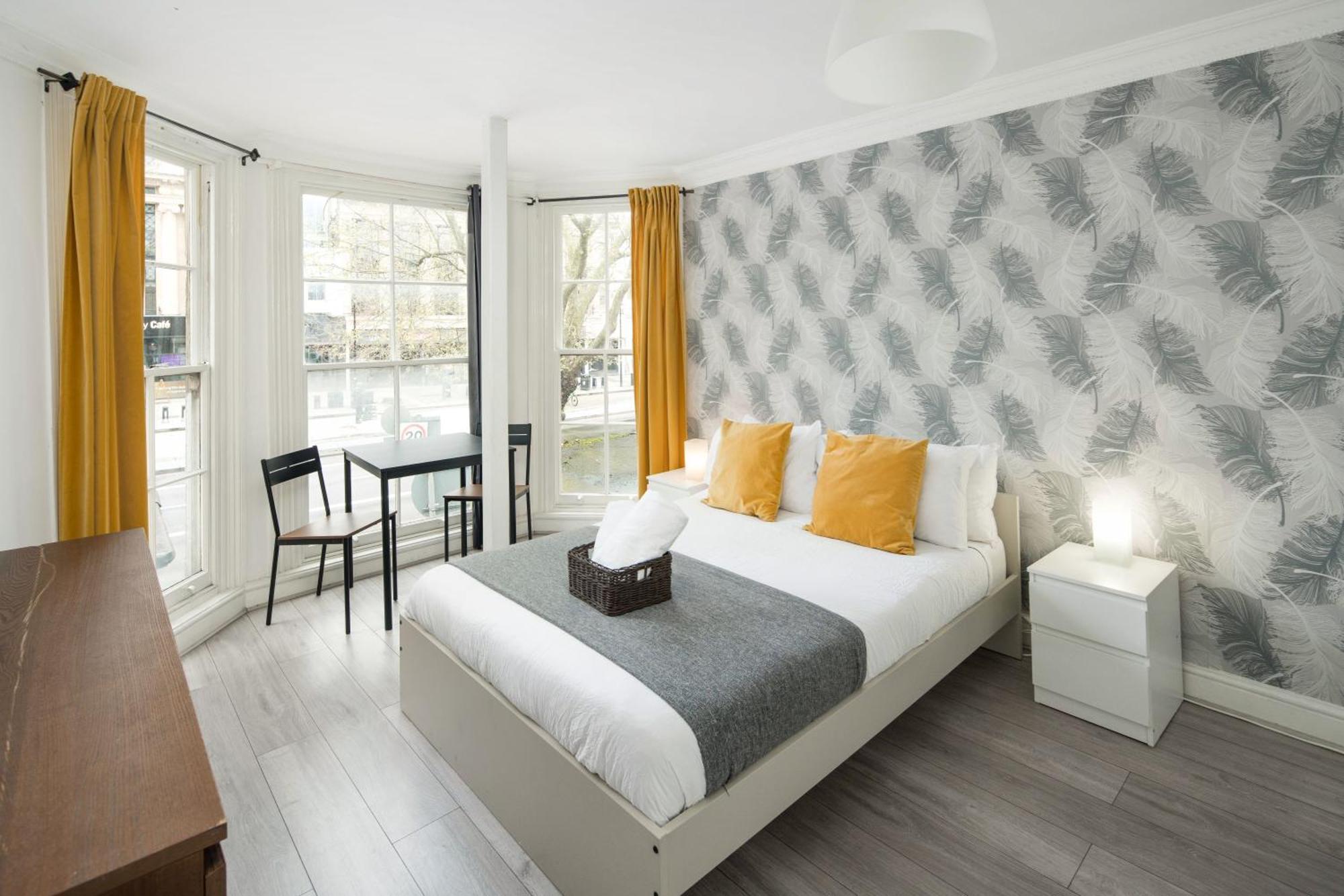 לונדון Private Double Room Shared Bathroom Near City Centre מראה חיצוני תמונה