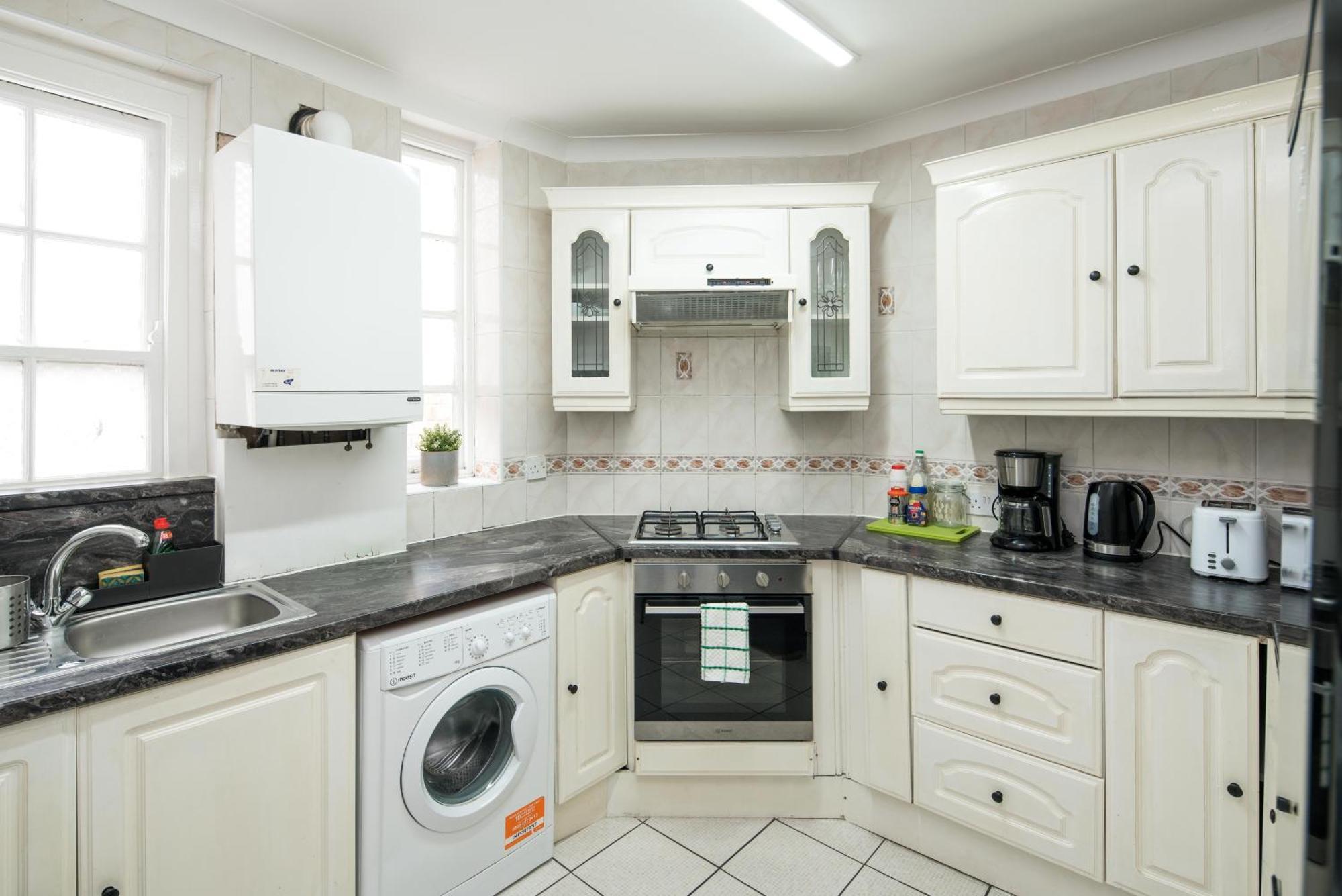 לונדון Private Double Room Shared Bathroom Near City Centre מראה חיצוני תמונה