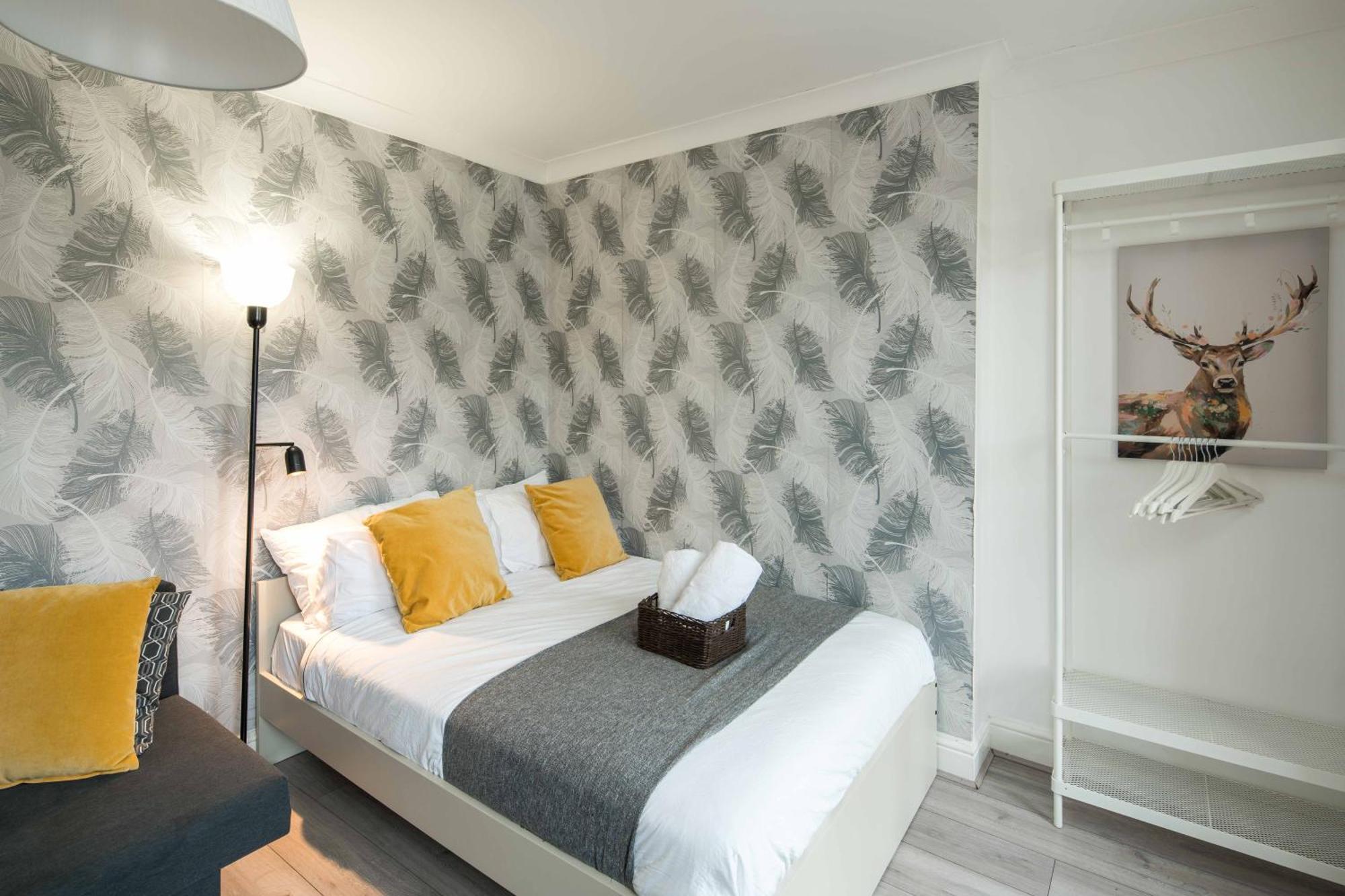 לונדון Private Double Room Shared Bathroom Near City Centre מראה חיצוני תמונה