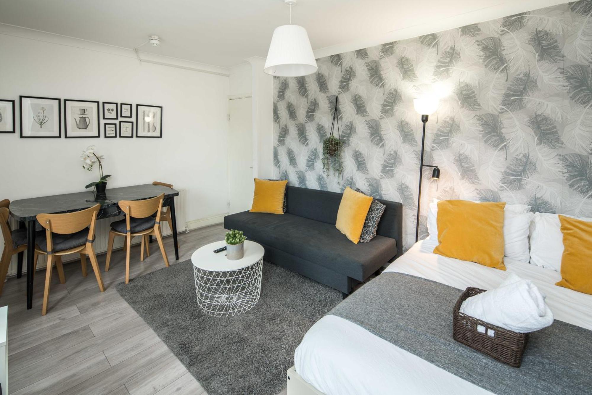 לונדון Private Double Room Shared Bathroom Near City Centre מראה חיצוני תמונה