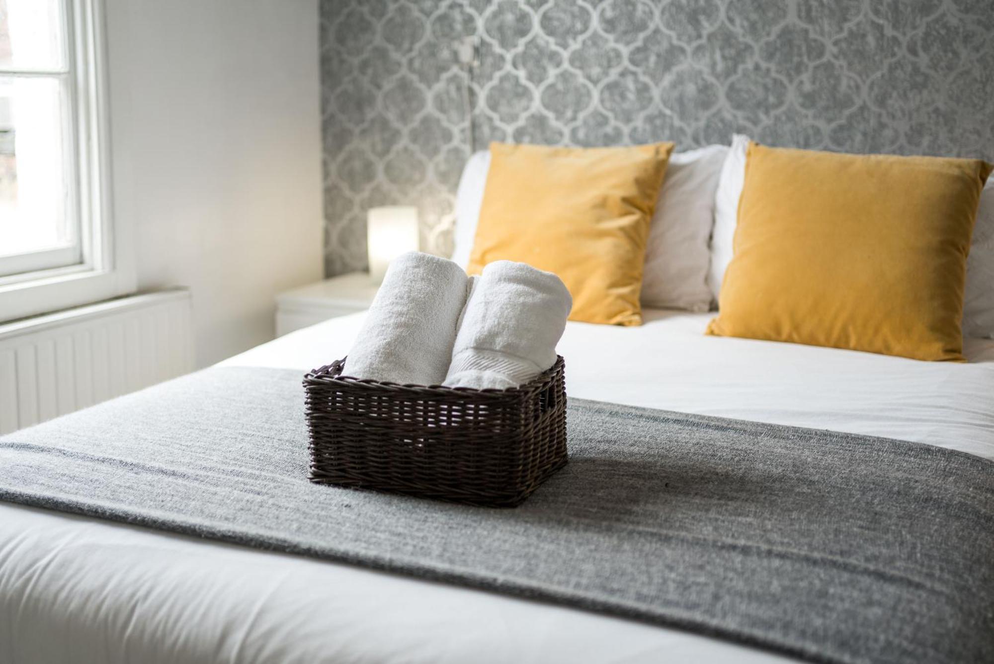 לונדון Private Double Room Shared Bathroom Near City Centre מראה חיצוני תמונה