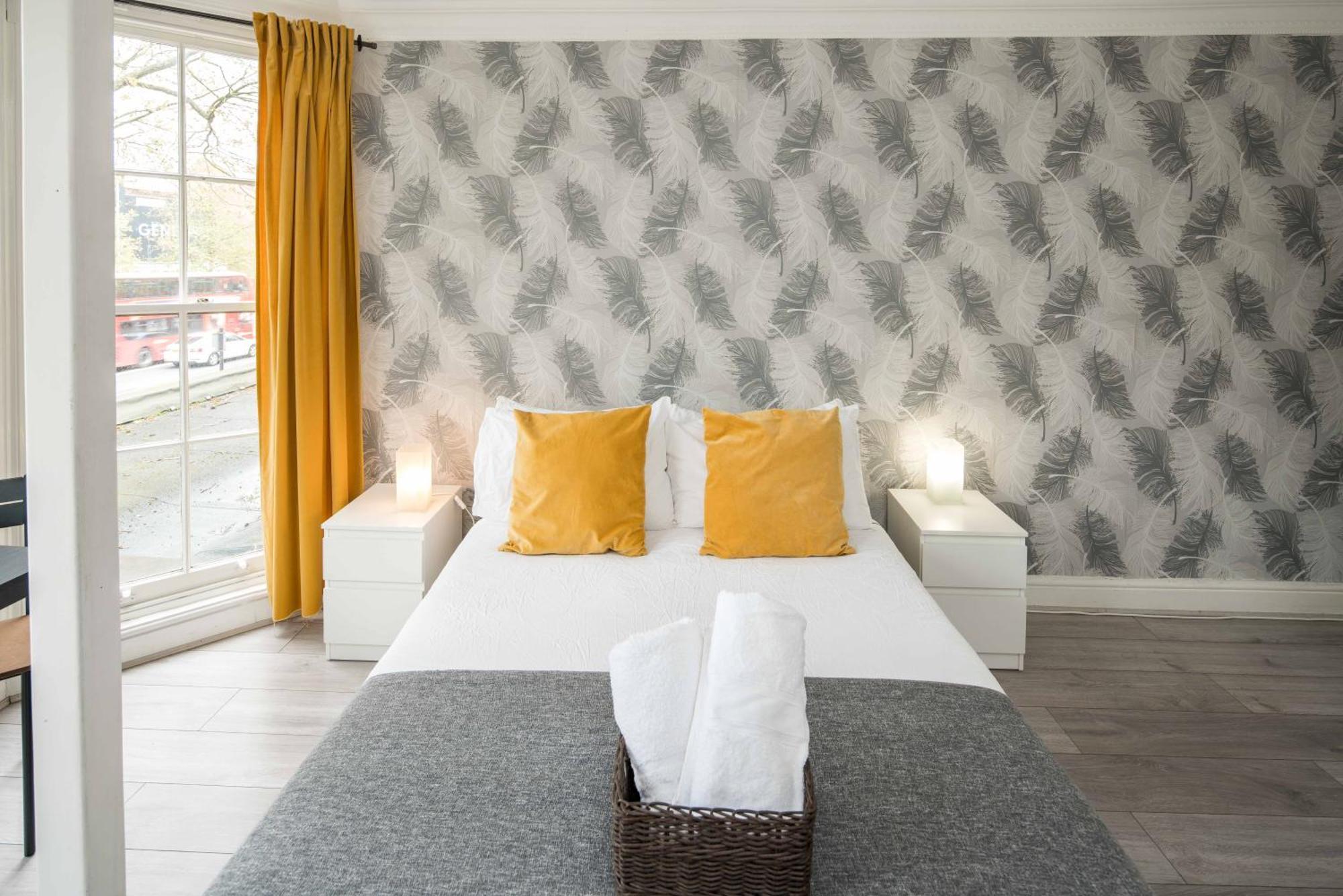 לונדון Private Double Room Shared Bathroom Near City Centre מראה חיצוני תמונה