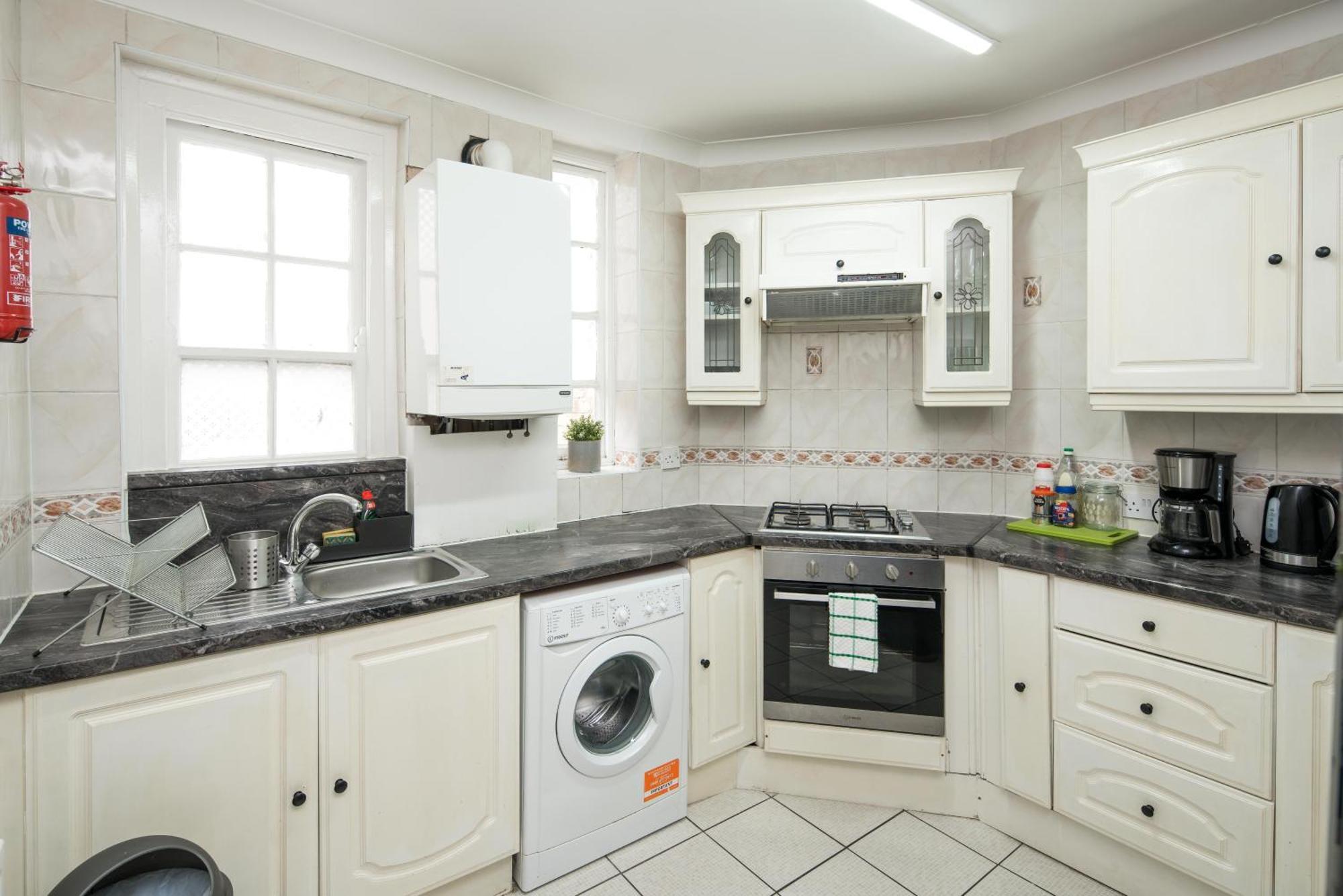 לונדון Private Double Room Shared Bathroom Near City Centre מראה חיצוני תמונה